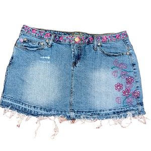 Younique - Y2K denim embroidered floral mini skirt